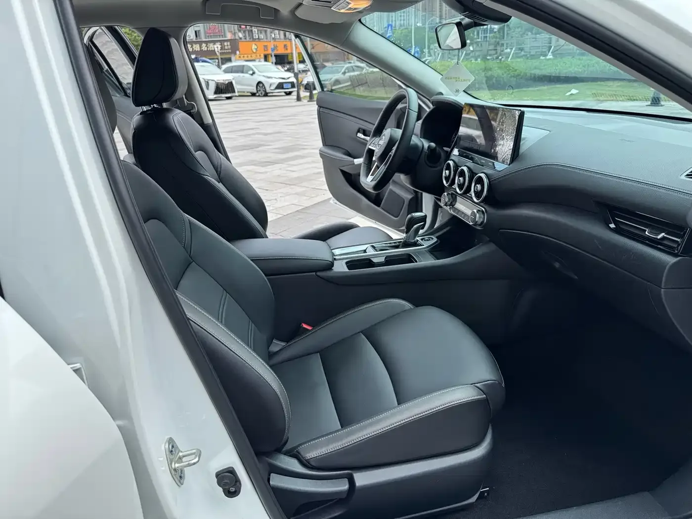 Nissan Sylphy 2023 1.6L CVT Deluxe Edition — Фото автомобиля 11