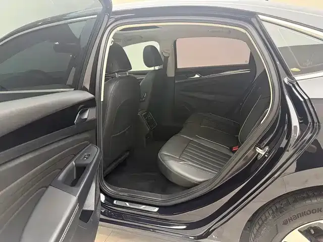 Volkswagen Passat — Фото автомобиля 9