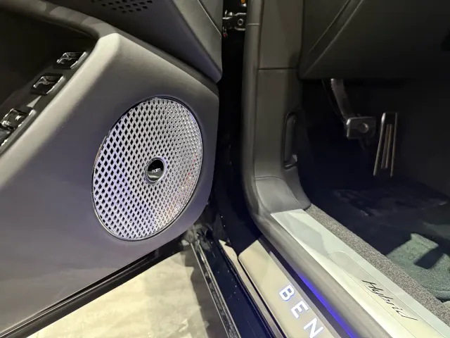 Bentley Flying Spur — Фото автомобиля 11
