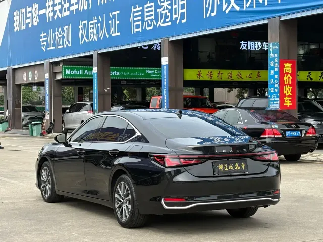 Lexus ES — Фото автомобиля 20
