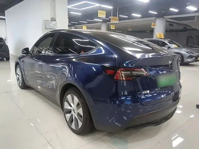 Tesla Model Y — Фото автомобиля 4