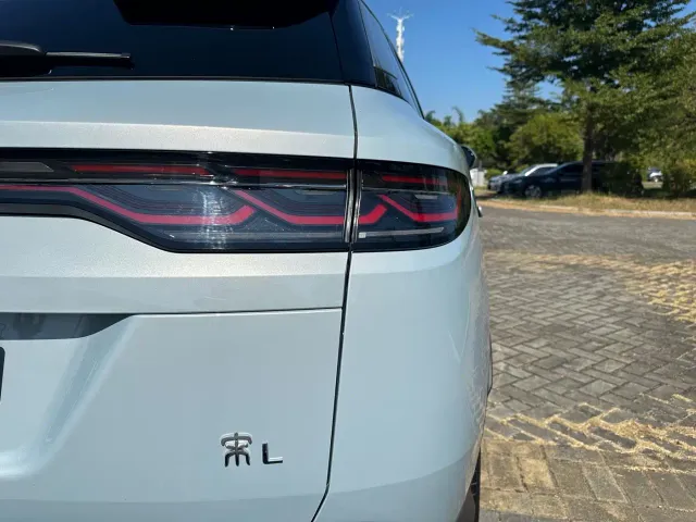 BYD Song L DM-i — Фото автомобиля 24