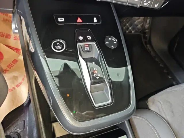 Audi Q4 e-tron — Фото автомобиля 13