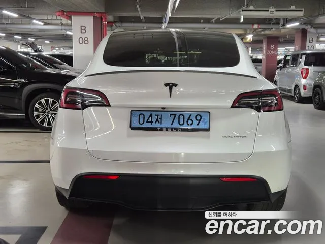 Tesla Model Y — Фото автомобиля 4