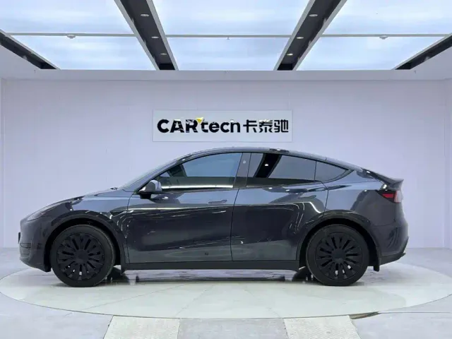 Tesla Model Y — Фото автомобиля 2