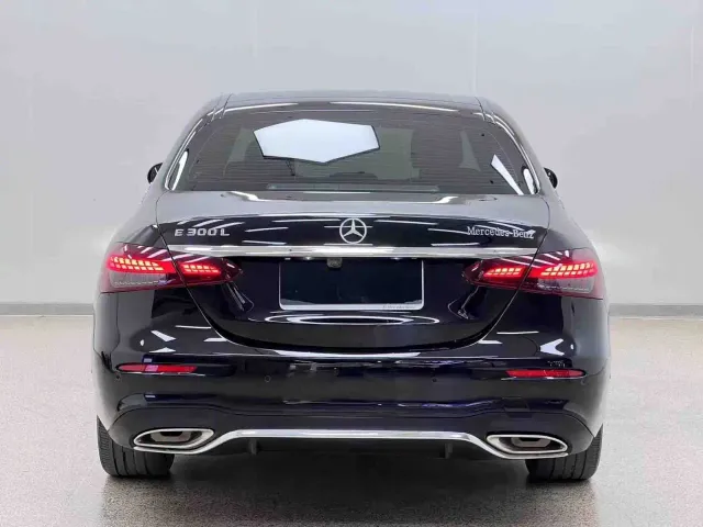 Mercedes-Benz E-Class — Фото автомобиля 6