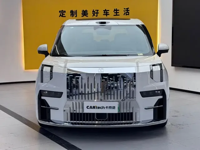 ZEEKR Zeekr 009 2024 7-Seat Aisle AWD Version 108kWh — Фото автомобиля 2