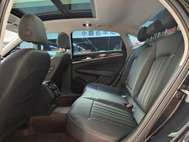 Volkswagen Passat — Фото автомобиля 7