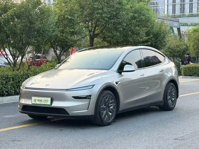 Фотография автомобиля — Tesla Model Y L