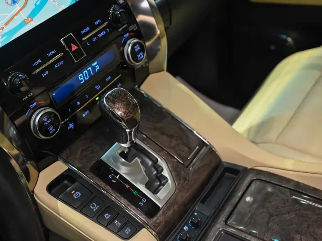Toyota Alphard — Фото автомобиля 17