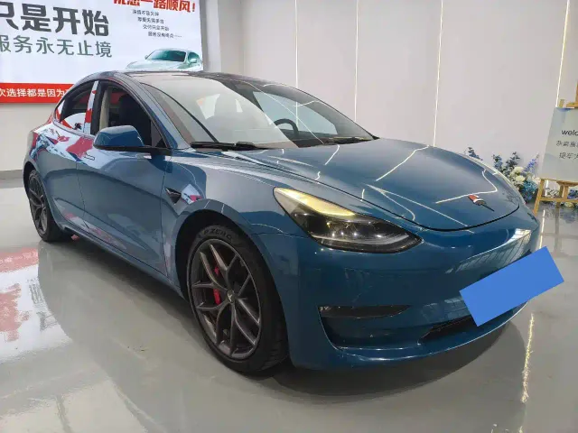 Tesla Model 3 — Фото автомобиля 3
