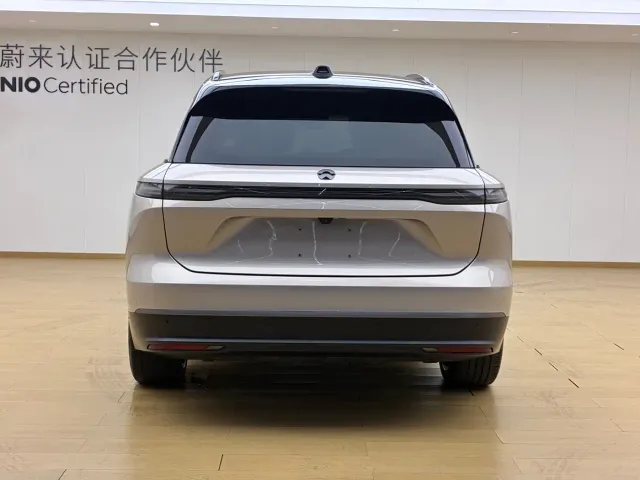 Nio ES8 — Фото автомобиля 17