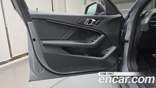 BMW 1 Series F40 — Фото автомобиля 13