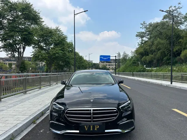 Mercedes-Benz E-Class — Фото автомобиля 2