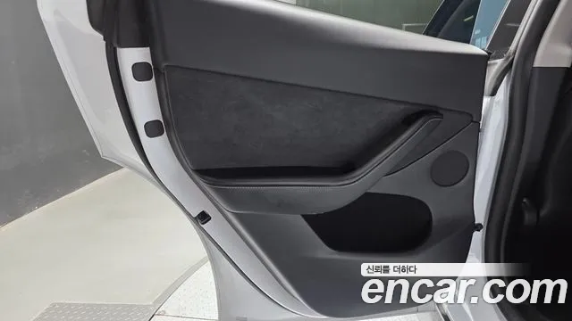 Tesla Model Y — Фото автомобиля 25