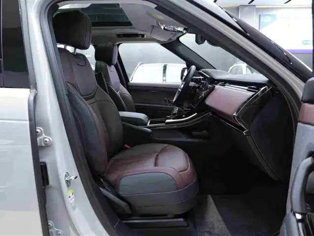 Land Rover Range Rover Sport — Фото автомобиля 9