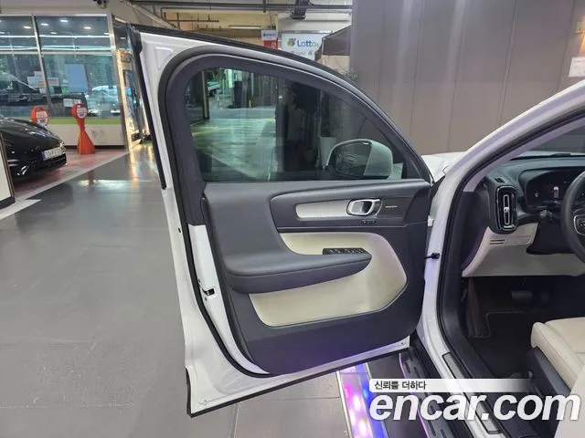 Вольво XC40 B4 Ultra Bright — Фото автомобиля 12