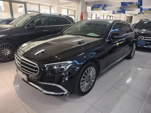 Фотография автомобиля — Mercedes-Benz E-Class
