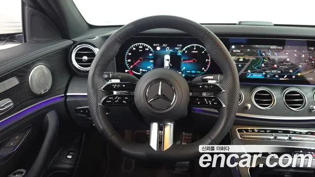 Mercedes-Benz E-Class — Фото автомобиля 12