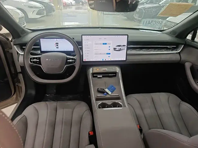 Roewe M7 DMH — Фото автомобиля 9
