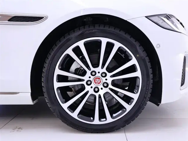 Jaguar XFL — Фото автомобиля 6