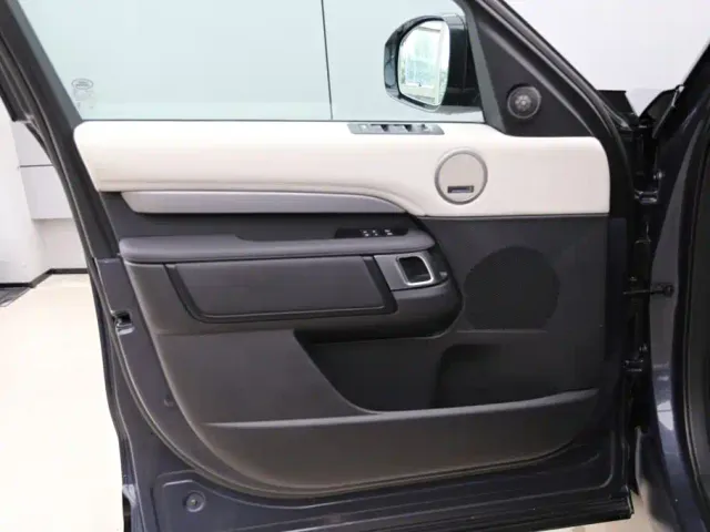 Land Rover Discovery — Фото автомобиля 10