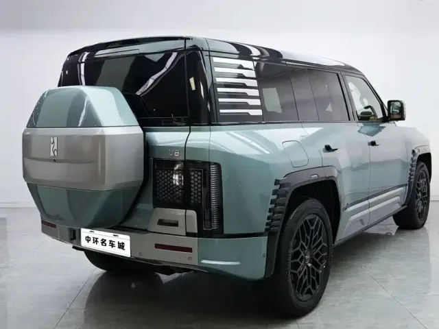 BYD U8 — Фото автомобиля 20