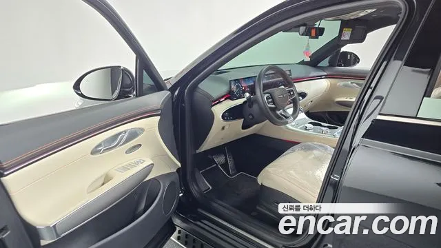 Genesis GV70 — Фото автомобиля 15