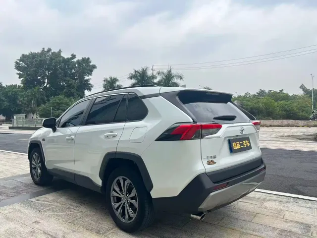 Toyota RAV4 — Фото автомобиля 17
