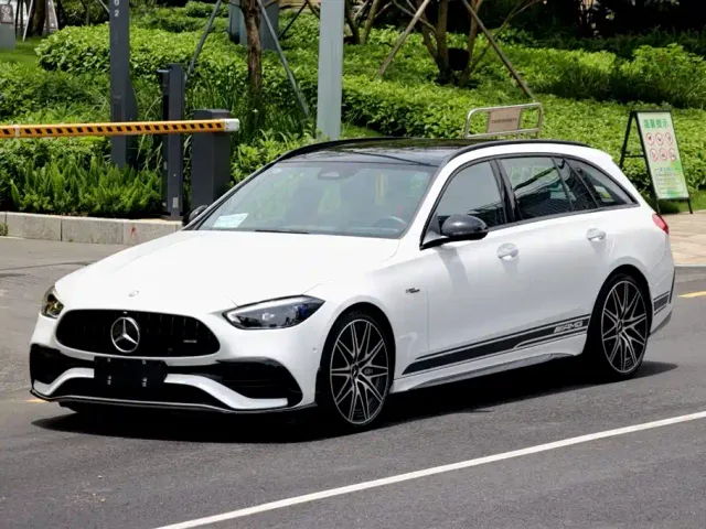 Фотография автомобиля — Mercedes-Benz C-Class AMG