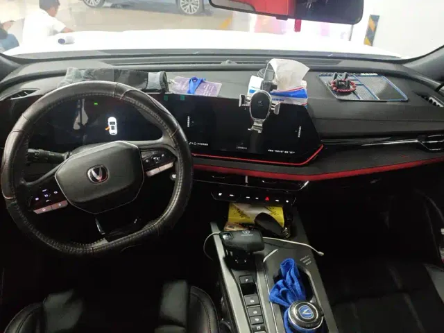 Changan X5 Plus — Фото автомобиля 12