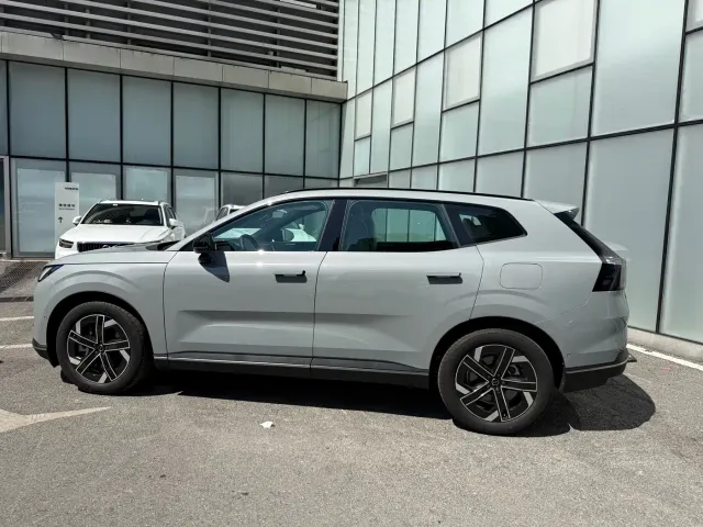 Volvo XC70 Plug-in Hybrid — Фото автомобиля 7
