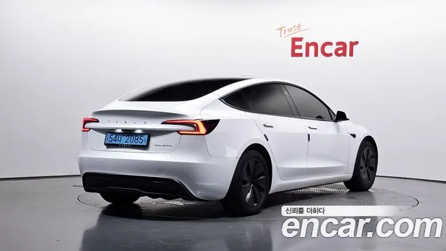 Tesla Model 3 — Фото автомобиля 2