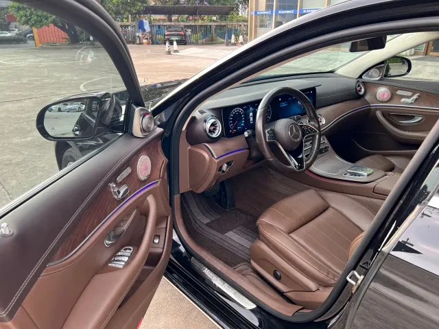 Mercedes-Benz E-Class — Фото автомобиля 7