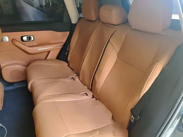 Leapmotor C10 — Фото автомобиля 14