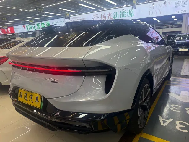 Lotus Eletre — Фото автомобиля 5