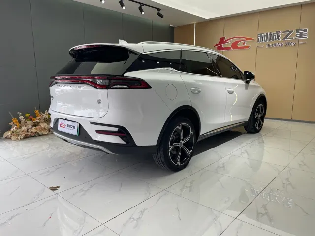 BYD Tang — Фото автомобиля 4