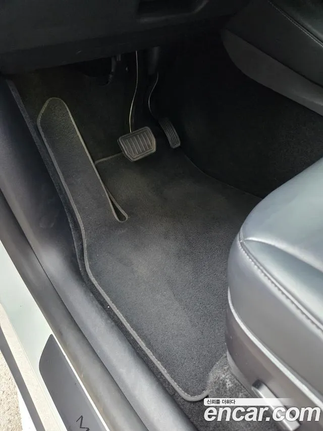 Tesla Model Y — Фото автомобиля 11