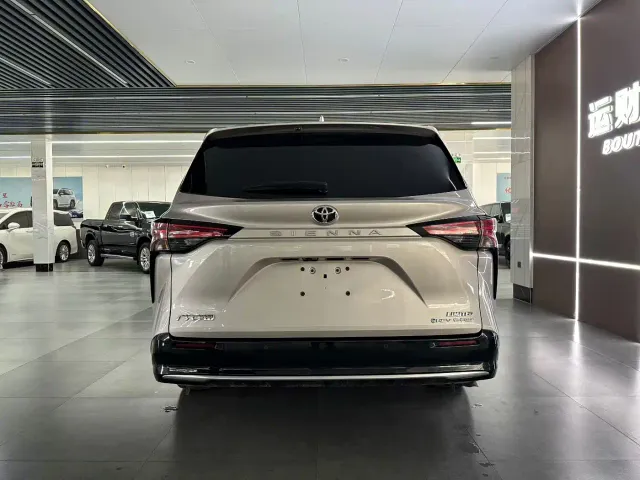 Toyota Sienna — Фото автомобиля 8