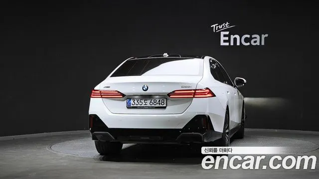 BMW 5-Series 5 серия (G60) 530i xDrive M Sport — Фото автомобиля 4