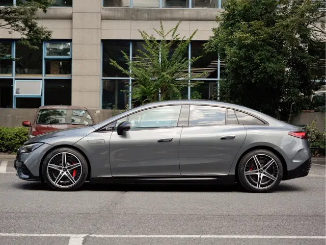 Mercedes-Benz EQE AMG — Фото автомобиля 3
