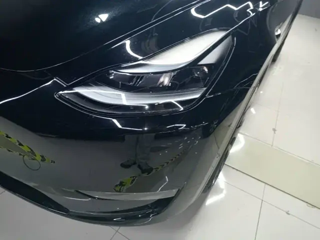 Tesla Model Y — Фото автомобиля 17