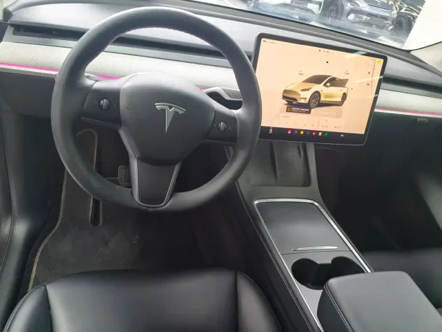 Tesla Model Y — Фото автомобиля 4