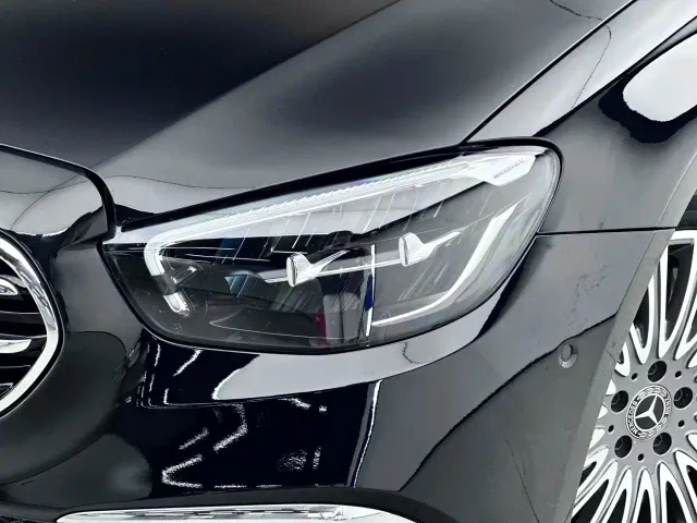 Mercedes-Benz E-Class — Фото автомобиля 17
