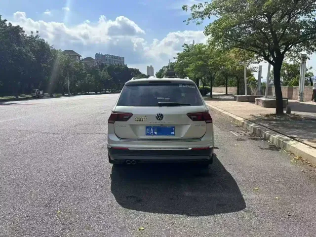 Volkswagen Tiguan L — Фото автомобиля 6