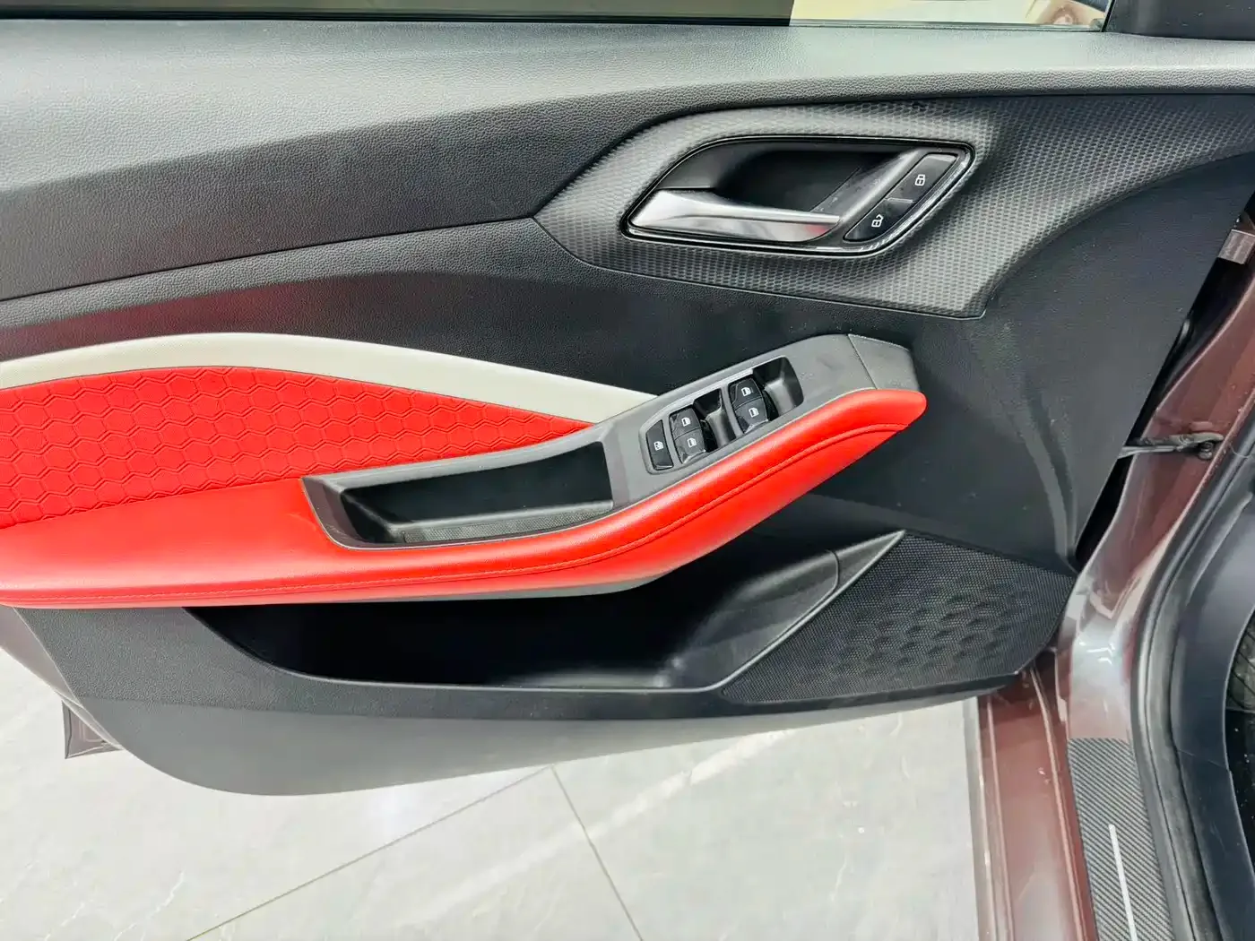 MG MG5 2022 180DVVT CVT Youth Luxury Edition — Фото автомобиля 8