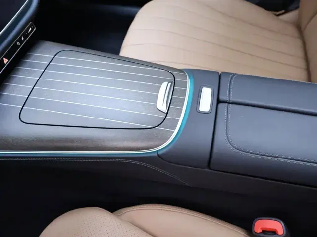 Mercedes-Benz E-Class — Фото автомобиля 12