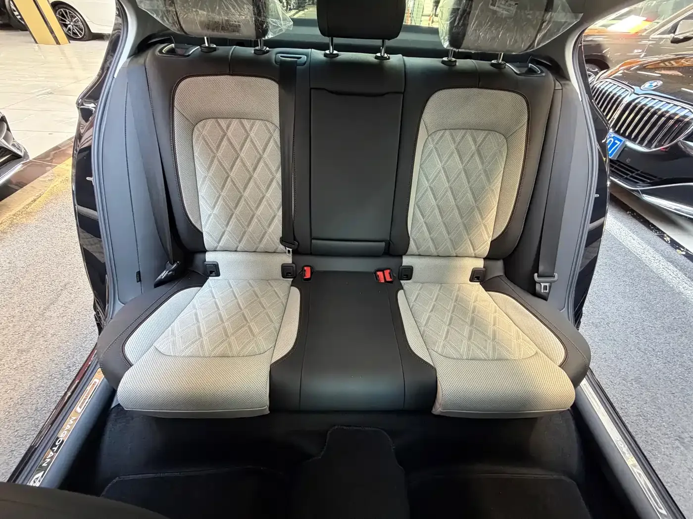 Volkswagen Magotan 2023 Model 2 Million Commemorative Edition 330TSI DSG Luxury — Фото автомобиля 24