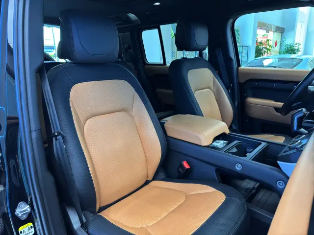 Land Rover Defender — Фото автомобиля 13