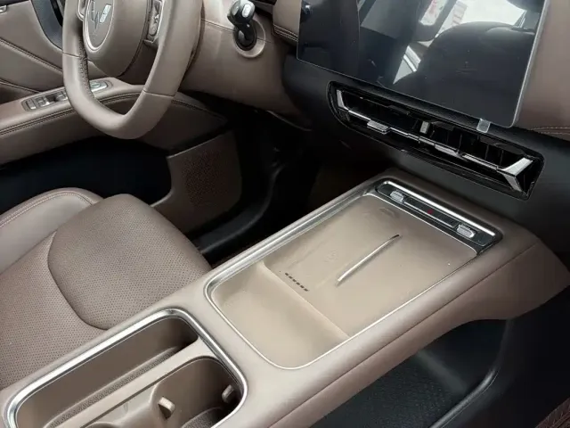 Wuling Motors Xingguang 730 New Energy 2025 Model Plug-in Hybrid Base Version — Фото автомобиля 6